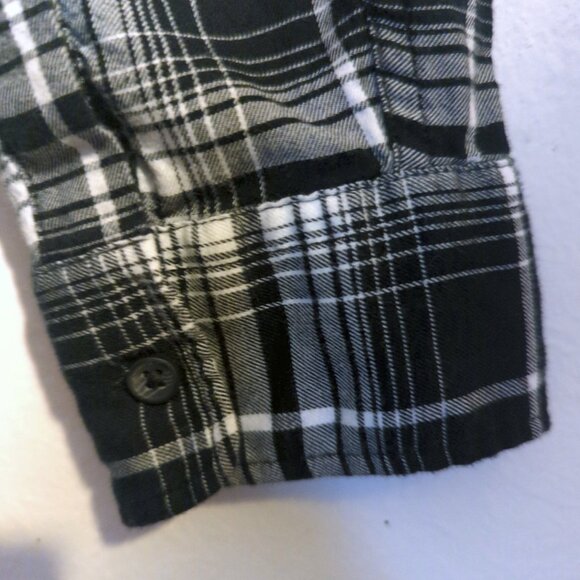 Classic-Fit Long-Sleeve Lightweight Plaid Flannel Size XL - Picture 5 of 8